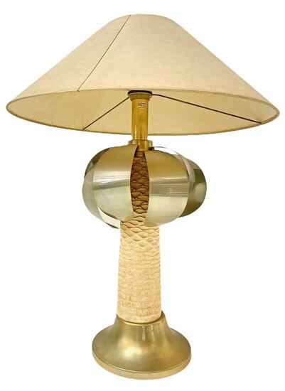 Grande lampada da tavolo a forma di palma.