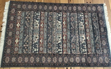 Hand Knotted Persian Throw Rug w Animal Motif