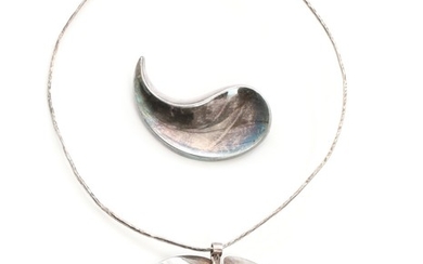 Karen Strand a.o.: A sterling silver brooch and neckring. L. app. 6.5–44 cm.