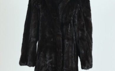 LADY'S BROWN FUR COAT, size medium. Estimate $300-400