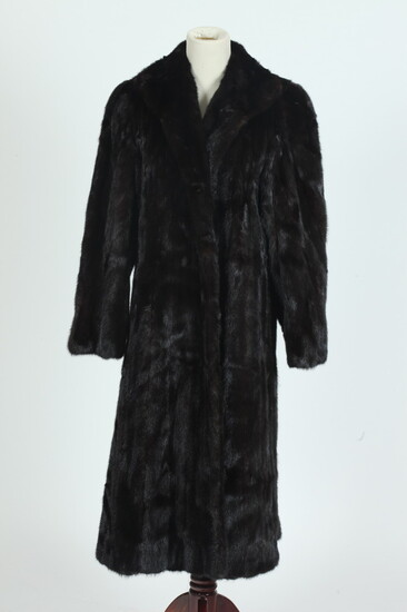 LADY'S BROWN FUR COAT, size medium. Estimate $300-400