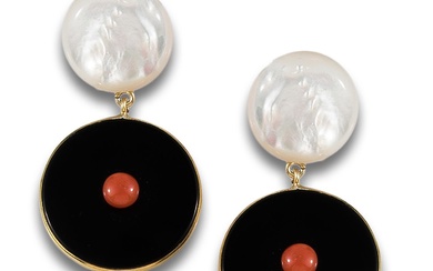 LONG MOTHER OF PEARL, CORAL AND ONYX EARRINGS, IN GOLDEN SILVER