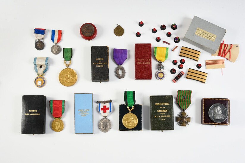 LOT OF DECORATIONS. Including: Croix de Guerre (France) with star in case; Blind Society Medal in case; Palmes Académiques in case; Hospitaller Medal (1870), with ribbon; Military Valor Medal with ribbon in case; two Medals of the Société...