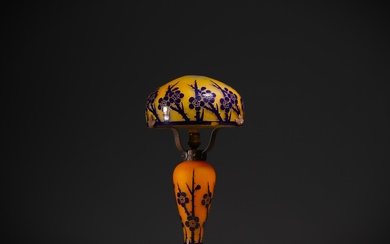 Le Verre Français - Lampe de table en verre multicouche dégagé à l'acide à décor...