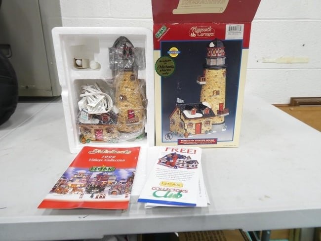 Lemax Plymouth Corners Lighthouse Michaels Exclusive Christmas Village Building in Original Box