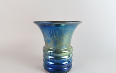Les Céramiques de RAMBERVILLERS. Vase en grès flammé. Signé. H. = 19 cm.