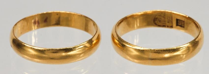 (Lot of 2) 22k yellow gold rings