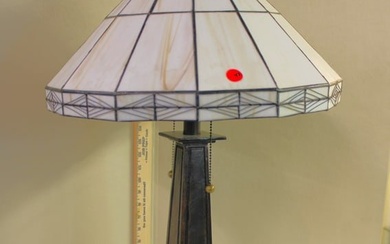 Nice lead glass arts and crafts style table lamp