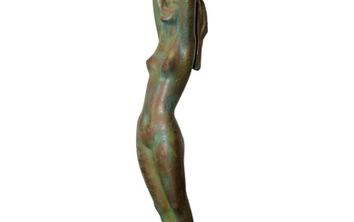 Nu de femme H cm 30 Bronze Signé à la base ''Verdi''.