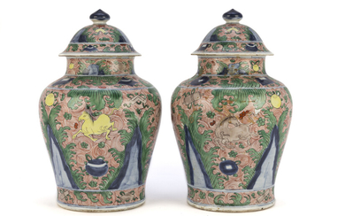 Paire de potiches couvertes en porcelaine de style famille verte chinois, Samson, Paris, XIXe s., h. 38,5 cm