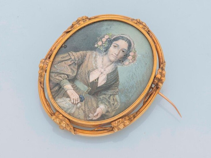 Pendant brooch in 18 karat yellow gold (750 thousandths) decorated with a painted miniature depicting a portrait of a woman signed A. Chazal, the reverse side decorated with a mother-of-pearl plaque. The setting is decorated with vine branches...