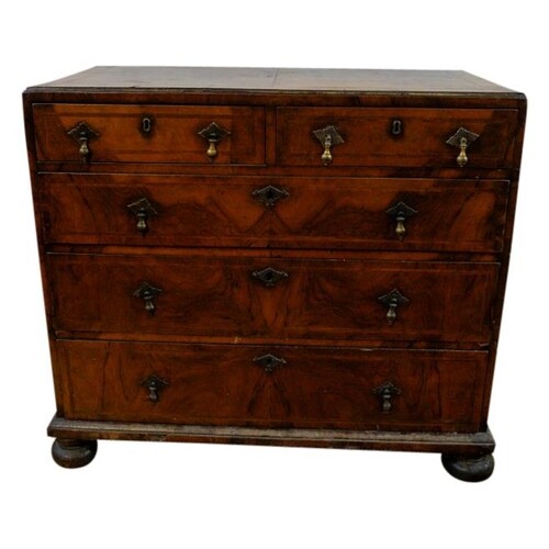 QUEEN ANNE WALNUT AND FEATHER BANDED CHEST OF DRAWERS 18TH C...