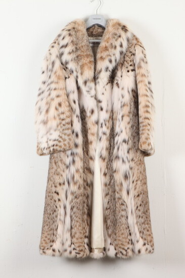 ROSENDORF EVANS LYNX FUR COAT WITH IVORY-COLORED SATIN LINING. -...