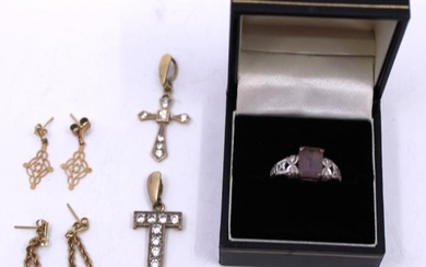 Selection of 9ct Gold and 18ct Gold Jewellery. To include;...