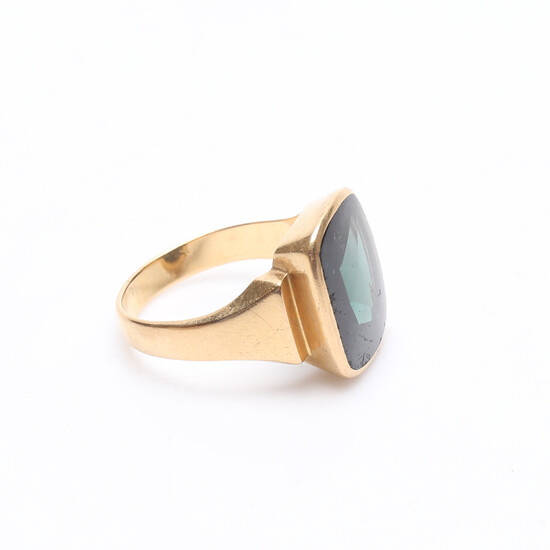 Signet ring, Gold, 18K, about 11. 9 grams.