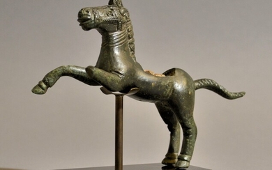 Statuette d'un cheval Romain, 2.-3. siècle après J.-C. Bronze, L = 12 cm (4 3/4...
