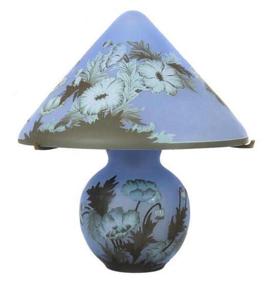 Table lamp Wohl Épinay-sur-Seine Verreries Schneider, 20th century (produced until 1983, from 1957 in Loiret), glass/metal, colourless glass with azure blue powder fusions, triple layered in brown, green and white, etched decoration of blossoms, buds...