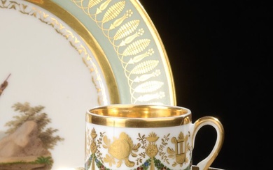 Tasse de forme litron et sa soucoupe, début du XIXe siècle En porcelaine à décor...
