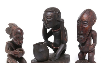 Three figures of carved patinated wood with traces of red and white pigment, one with articulating arms. D. R. Congo style. H. 40–67 cm. (3)