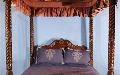 Twisted post mahogany Empire canopy bed