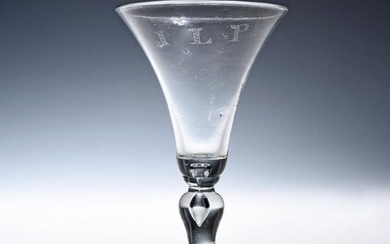 Un verre à vin balustre vers 1720-30, le bol en forme de cloche avec des...