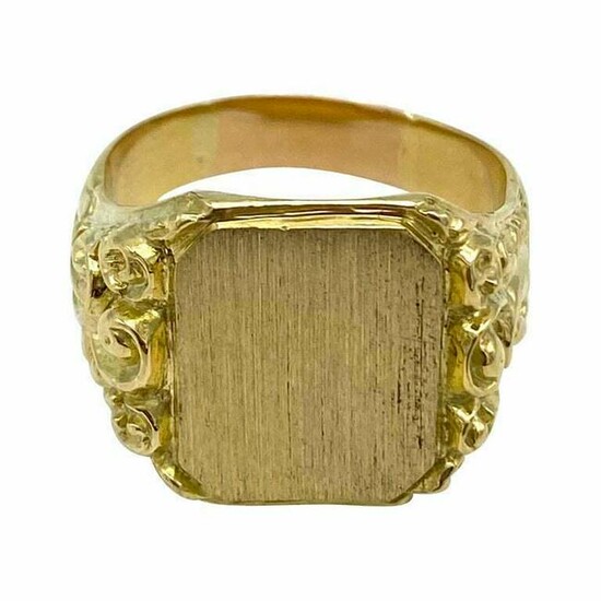 Victorian 14K Yellow Gold Signet Ring