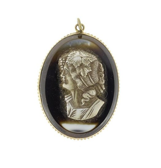 Victorian agate cameo pendant, 5cm in length