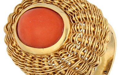 Vintage 18K yellow gold braided ring with red coral.