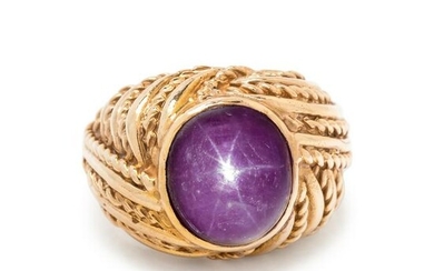 YELLOW GOLD AND STAR RUBY RING