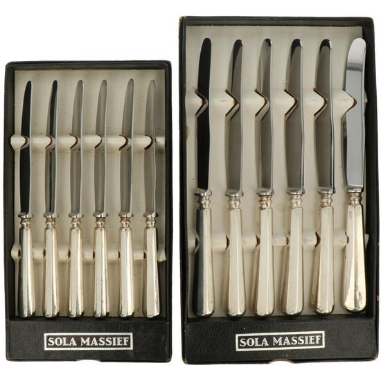 (12) piece set knives "Haags Lofje" silver.