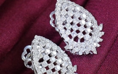 14 K / 585 White Gold IGI Certified Diamond Earrings