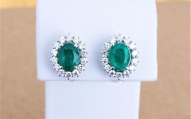 18 kt. White gold - Earrings - 3.01 ct Emerald - Diamond