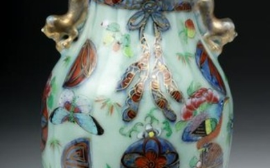 19th C. Chinese Qing Ceramic Vase