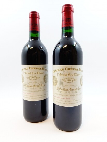 2 bouteilles CHÂTEAU CHEVAL BLANC 1994 1er GCC (A) Saint Emilion (étiquettes fanées rapées)
