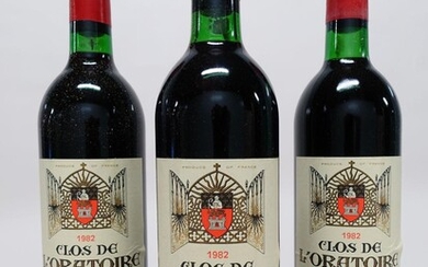 48 bouteilles CLOS DE L'ORATOIRE 1982 GCC Saint Emilion (légèrement bas) Caisses bois d'origine