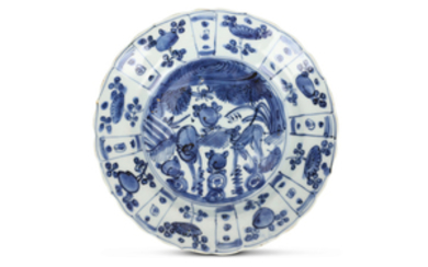 A CHINESE BLUE AND WHITE ‘KRAAK-WARE’ DISH. Ming...