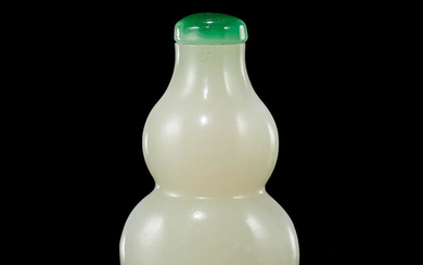 A fine white jade double-gourd snuff bottle