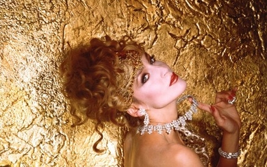 NORMAN PARKINSON | JERRY HALL IN GOLD, NEW YORK, 1983