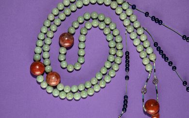A Celadon Jade and Agate Court Necklace, Chaozhu