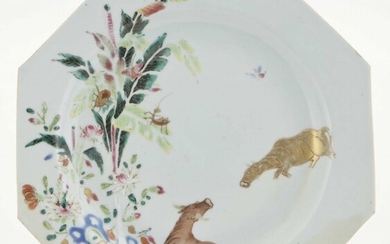 A Chinese Export Porcelain Dish