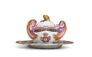 A Chinese export porcelain armorial sauce tureen, cover and stand, with the Royal Portuguese coat of arms, Qing dynasty, Qianlong period, circa 1775 | 清乾隆約1775年 外銷粉彩繪葡萄牙皇家族徽湯盆及托盤一套, A Chinese export porcelain armorial sauce tureen, cover and stand...
