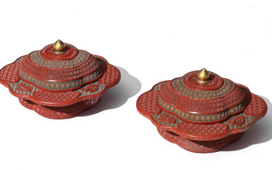A FINE AND RARE PAIR OF THREE-COLOUR CINNABAR LACQUER CARVED PRUNUS-SHAPED BOWLS AND COVERS, ZHADOU