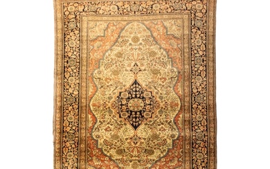 A HAND KNOTTED PERSIAN WOOL RUG, LATE 19TH / EARLY 20TH CENT...