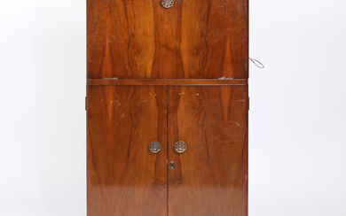 A MID TO LATE 20TH CENTURY WALNUT COCKTAIL CABINET.