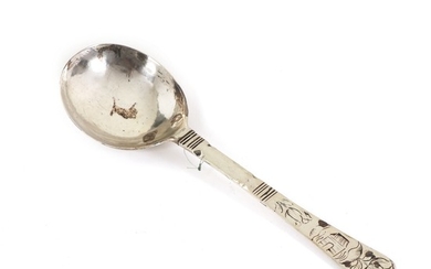 A Norwegian Baroque silver spoon. Maker Michel Olsen (Steen), assayer Magnus Bessel, Bergen 1740–1744. L. 19 cm.