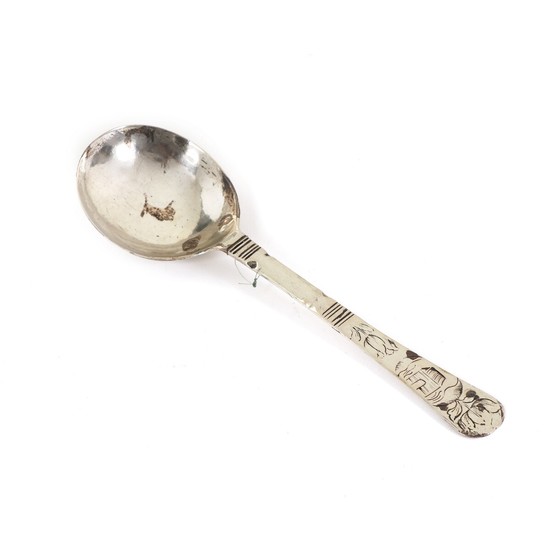 A Norwegian Baroque silver spoon. Maker Michel Olsen (Steen), assayer Magnus Bessel, Bergen 1740–1744. L. 19 cm.
