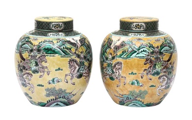 A PAIR OF CHINESE FAMILLE-JAUNE JARS AND COVERS 清十九世紀 三彩勇戰圖紋蓋罐一對