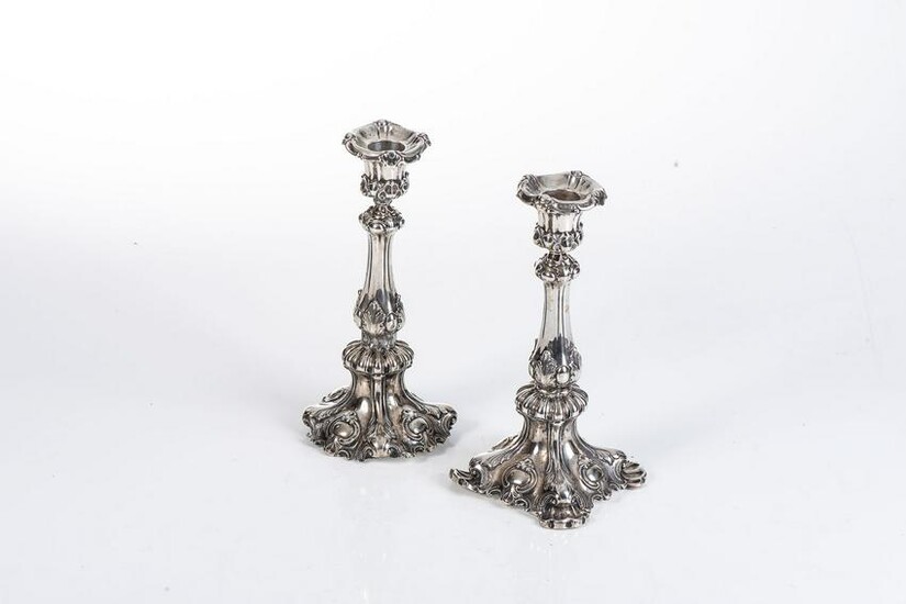 A PAIR OF SHEFFIELD PLATE CANDLESTICKS, EARLY 19TH