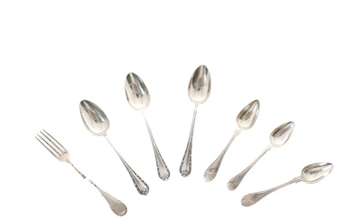 A PAIR OF SWEDISH SILVER DESSERT SPOONS, F. HOLM, HJO 1909.