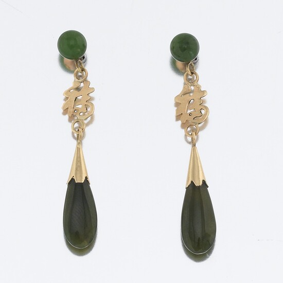 A Pair of Jade and Gold Earrings